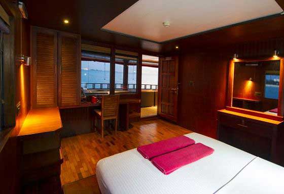 Liveaboard yacht cabin